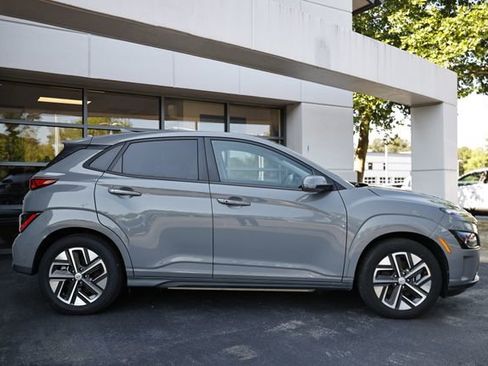 Used 2023 Hyundai Kona SE w/ Cargo Package FWD image 4