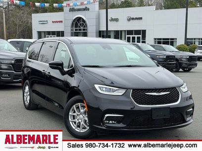 New 2026 Chrysler Pacifica Select