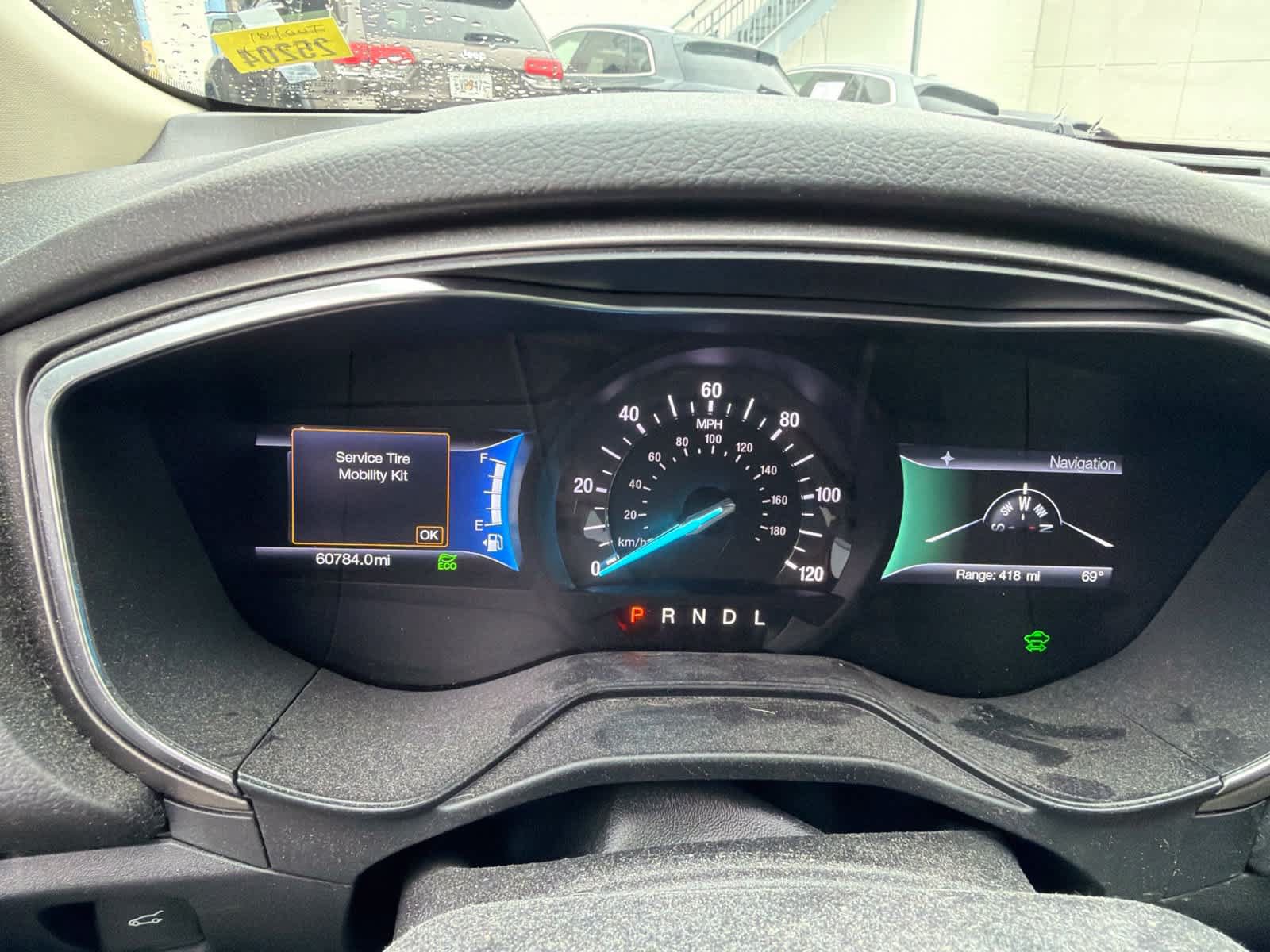 Used 2019 Ford Fusion SE FWD image 2