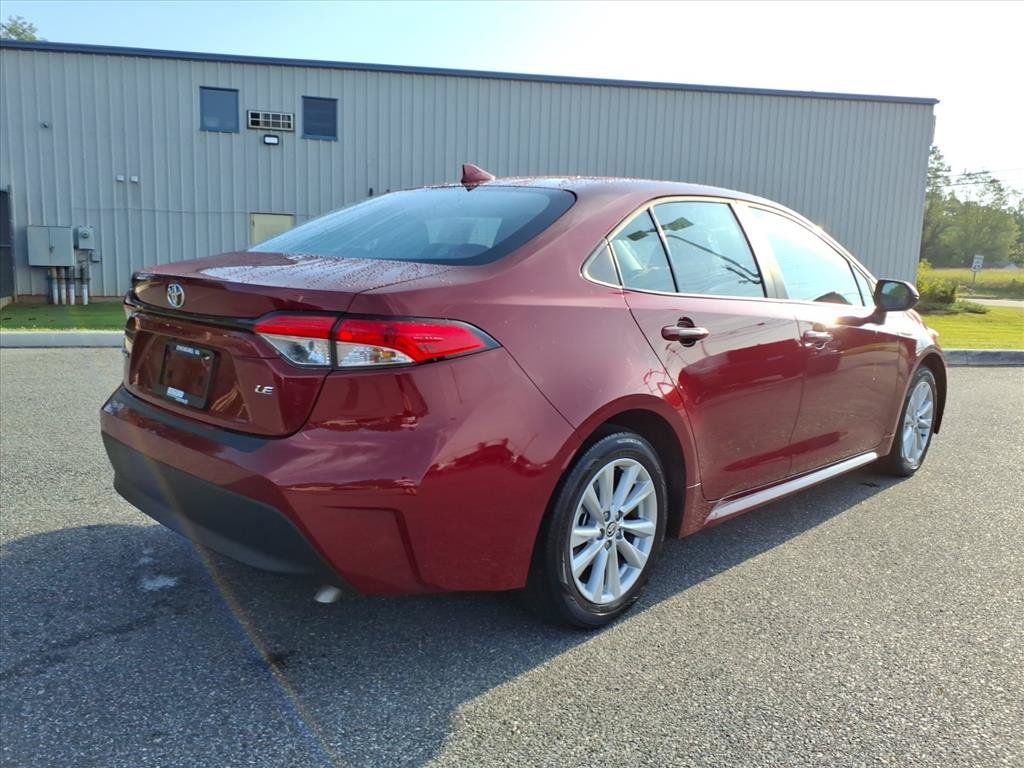 Used 2026 Toyota Corolla LE w/ LE Premium Package FWD image 4