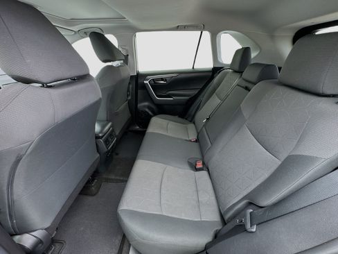 Used 2019 Toyota RAV4 XLE w/ Carpet Mat Package FWD image 16