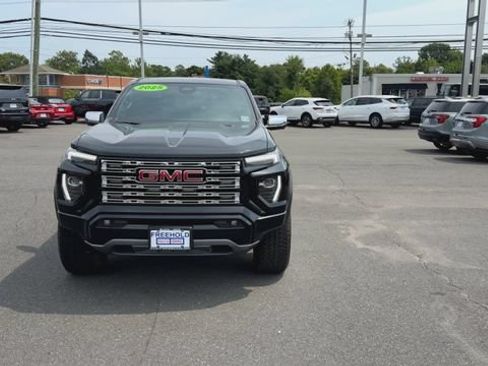 Used 2025 GMC Canyon Denali AWD/4WD image 3