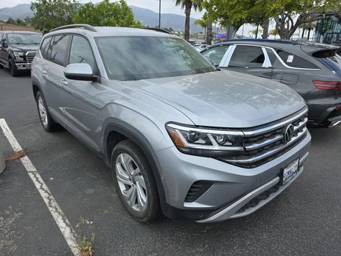 Used 2023 Volkswagen Atlas SE FWD image 2