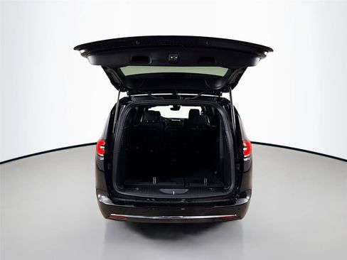 New 2026 Chrysler Pacifica Select image 29