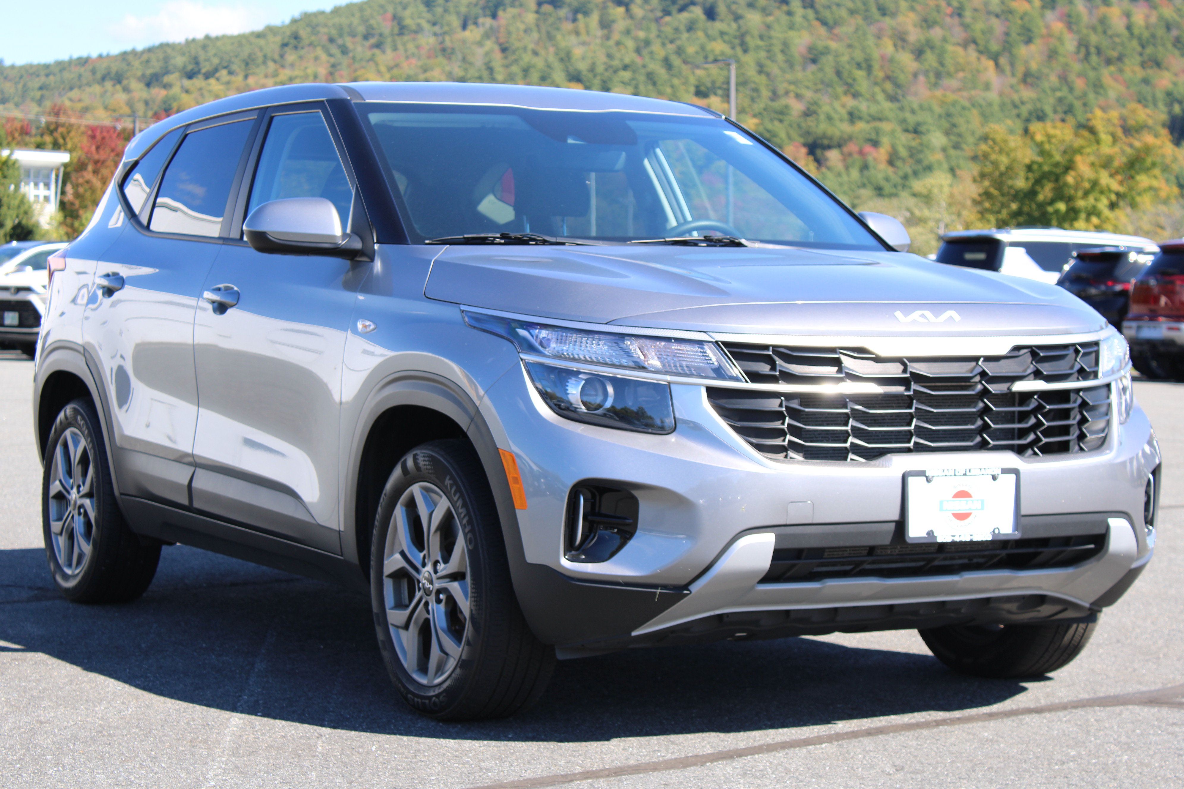 Used 2024 Kia Seltos LX AWD/4WD image 3
