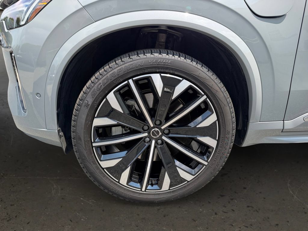 Certified 2026 Volvo XC90 T8 Plus w/ Protection Package Premier AWD/4WD image 27
