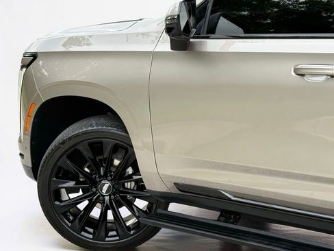 Certified 2025 Cadillac Escalade ESV Sport Platinum w/ LPO, ONYX Package AWD/4WD image 7