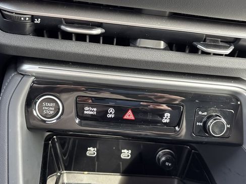 Used 2025 Audi Q5 Premium image 38