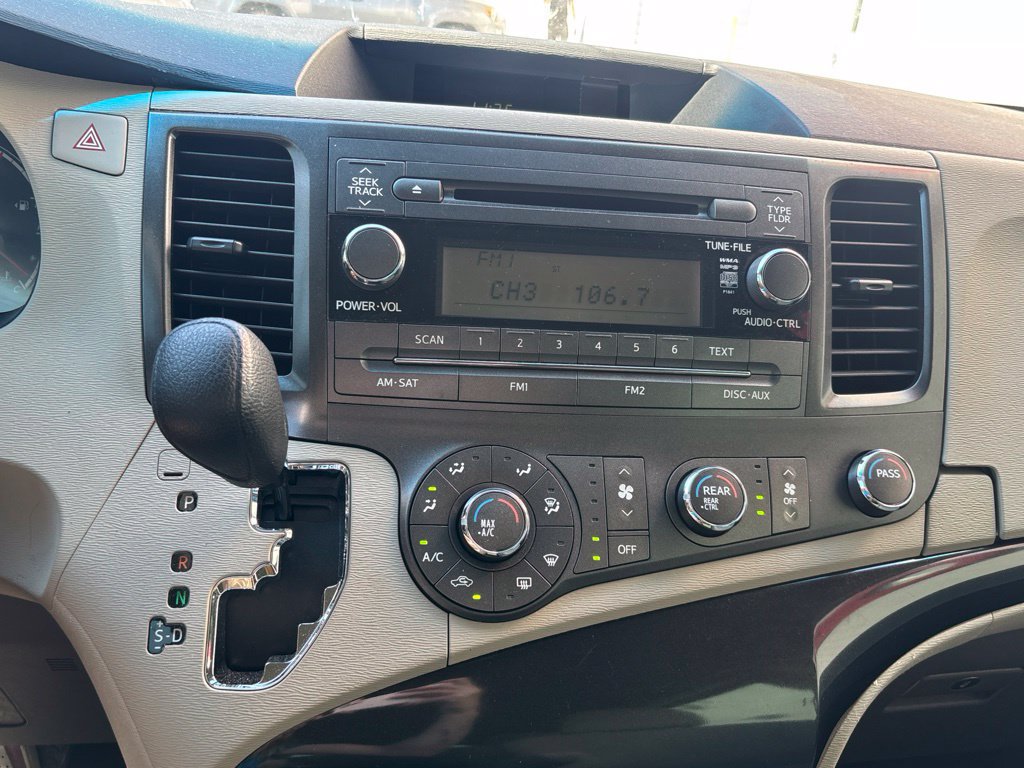 Used 2014 Toyota Sienna L FWD image 10