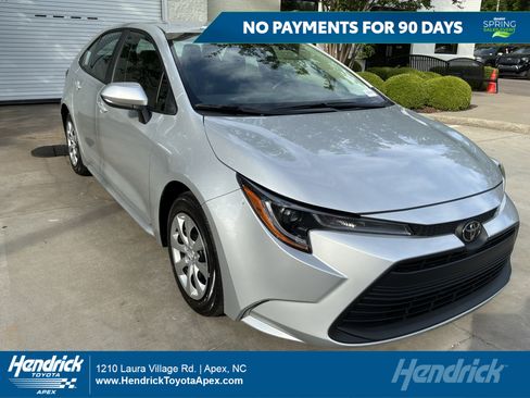 Used 2026 Toyota Corolla LE image 1