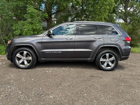 Used 2015 Jeep Grand Cherokee Overland w/ Advanced Technology Group AWD/4WD image 2