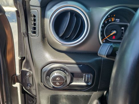 Used 2023 Jeep Gladiator Overland AWD/4WD image 22