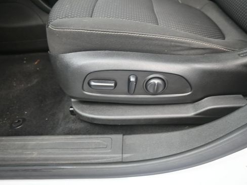 Used 2023 GMC Acadia SLE w/ Driver Convenience Package FWD image 22