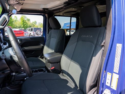 Used 2018 Jeep Wrangler Unlimited Sahara w/ Dual Top Group AWD/4WD image 16