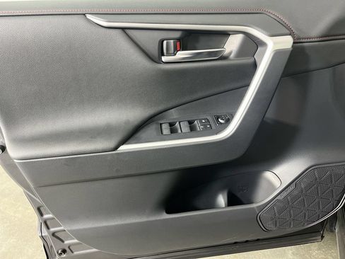 Used 2025 Toyota RAV4 XSE AWD/4WD image 28