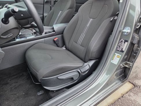 Used 2025 Hyundai Elantra SEL FWD image 6