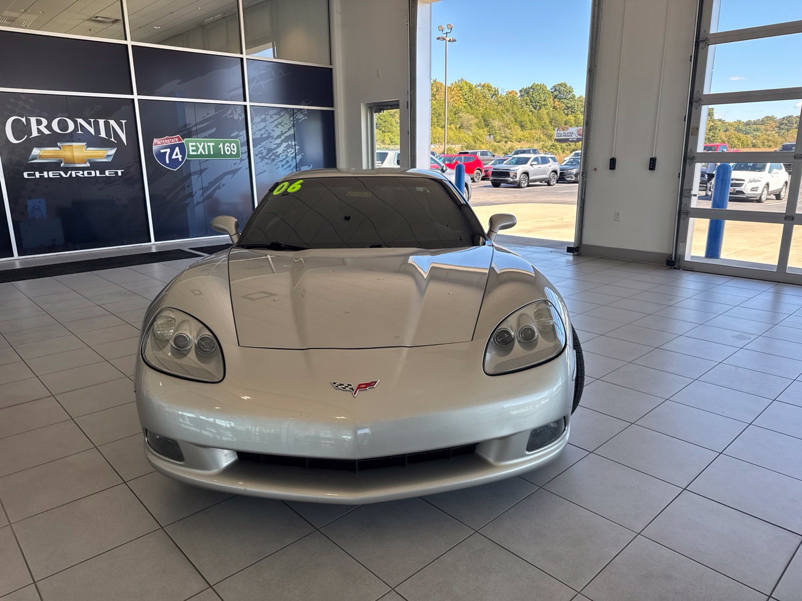 Used 2006 Chevrolet Corvette Coupe w/ Preferred Equipment Group RWD image 2