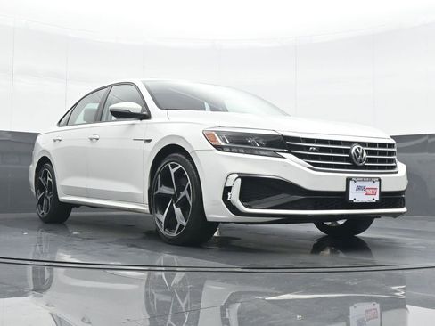 Used 2020 Volkswagen Passat 2.0T R-Line image 24