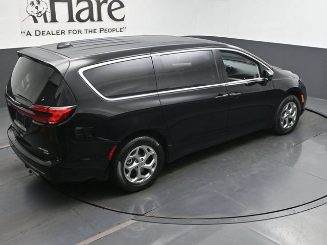 Used 2024 Chrysler Pacifica Limited AWD/4WD image 44
