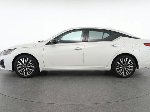 Used 2025 Nissan Altima 2.5 SV image 5