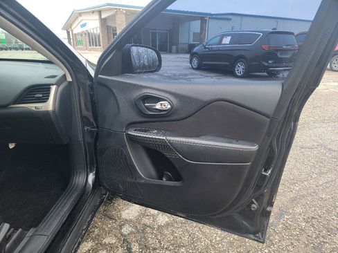 Used 2015 Jeep Cherokee Latitude w/ Comfort/Convenience Group image 32