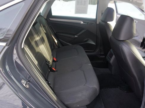 Used 2017 Volkswagen Passat 1.8T R-Line w/ R-Line Lighting Package image 21