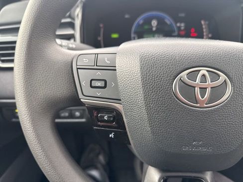 Used 2025 Toyota Camry LE image 15