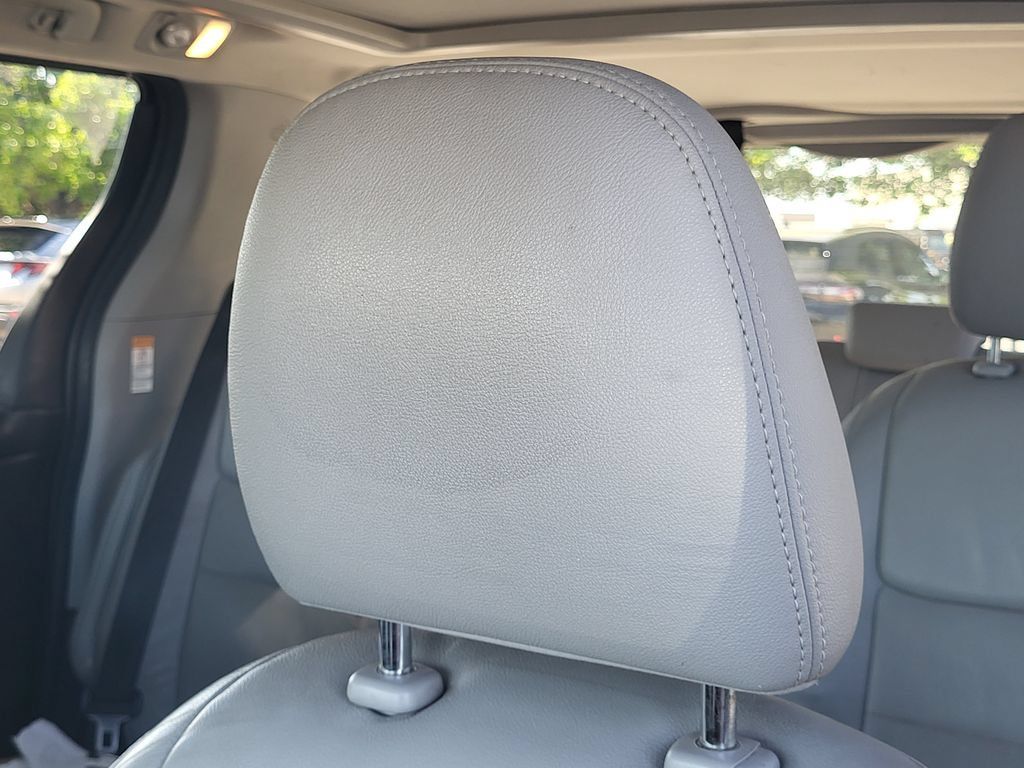 Used 2017 Toyota Sienna Limited Premium FWD image 11
