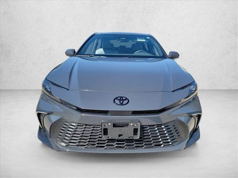 Used 2025 Toyota Camry SE w/ Convenience Package image 2