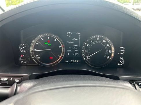Used 2020 Lexus LX 570 4WD w/ Sport Package image 18