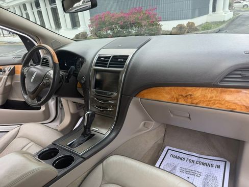 Used 2015 Lincoln MKX FWD w/ Equipment Group 102A image 29