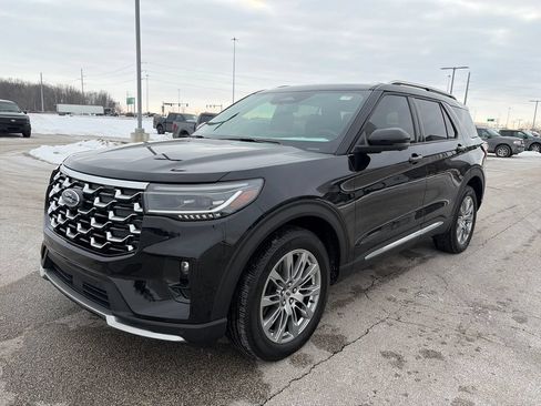 Used 2025 Ford Explorer Platinum AWD/4WD image 3