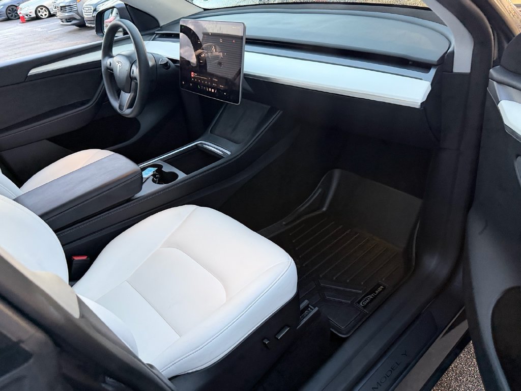 Used 2023 Tesla Model Y AWD image 15