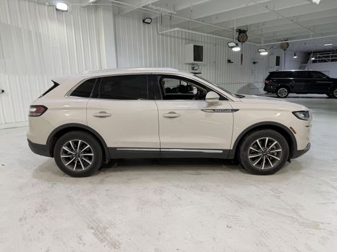 Used 2022 Lincoln Nautilus FWD image 6