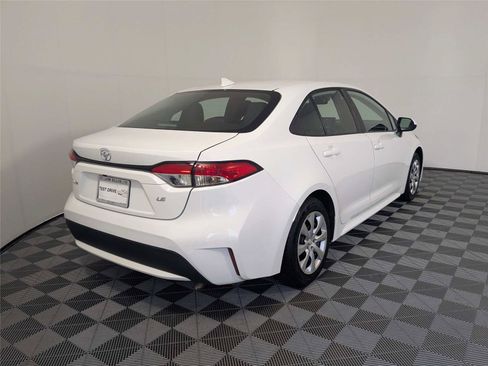 Used 2022 Toyota Corolla LE FWD image 5