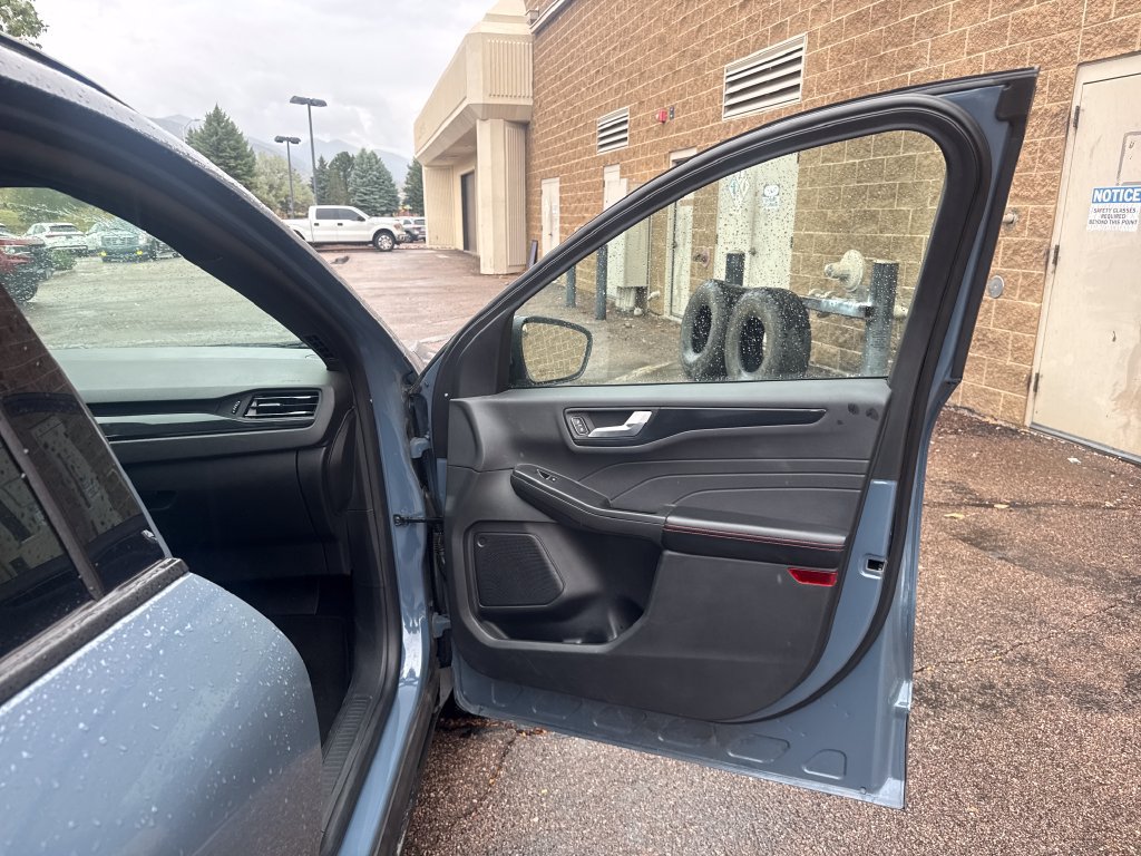 Certified 2025 Ford Escape ST-Line Select AWD/4WD image 25