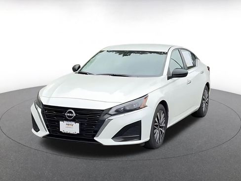 Used 2025 Nissan Altima 2.5 SV FWD image 7