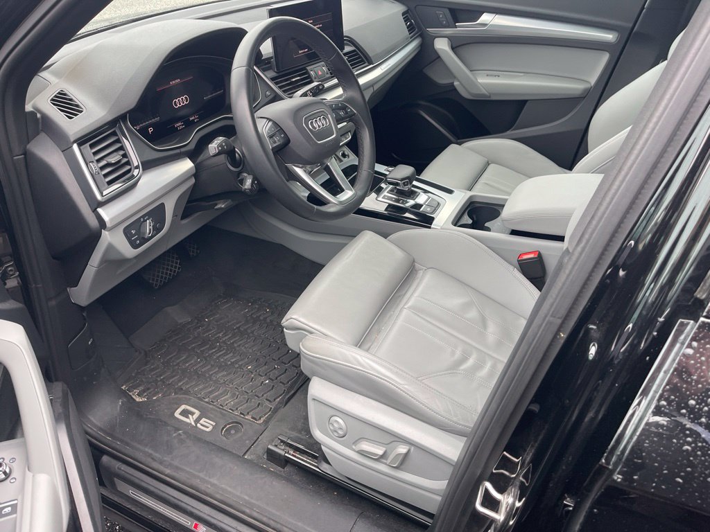 Used 2024 Audi Q5 2.0T Premium w/ Summer of Audi Package AWD/4WD image 9