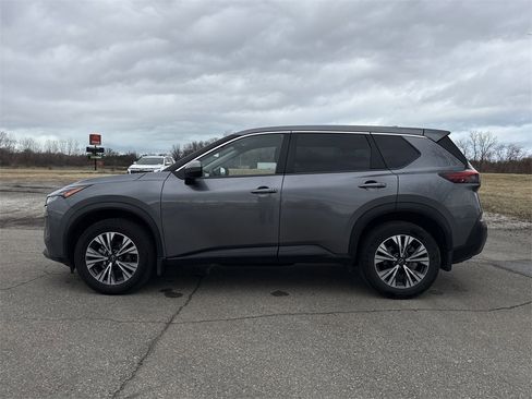 Used 2023 Nissan Rogue SV image 5