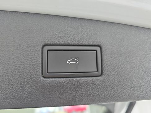 Used 2022 Volkswagen Tiguan SEL R-Line AWD/4WD image 13