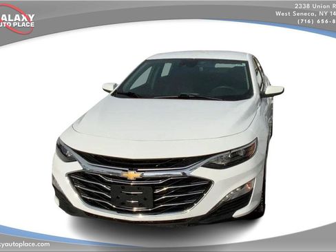 Used 2024 Chevrolet Malibu LT image 2