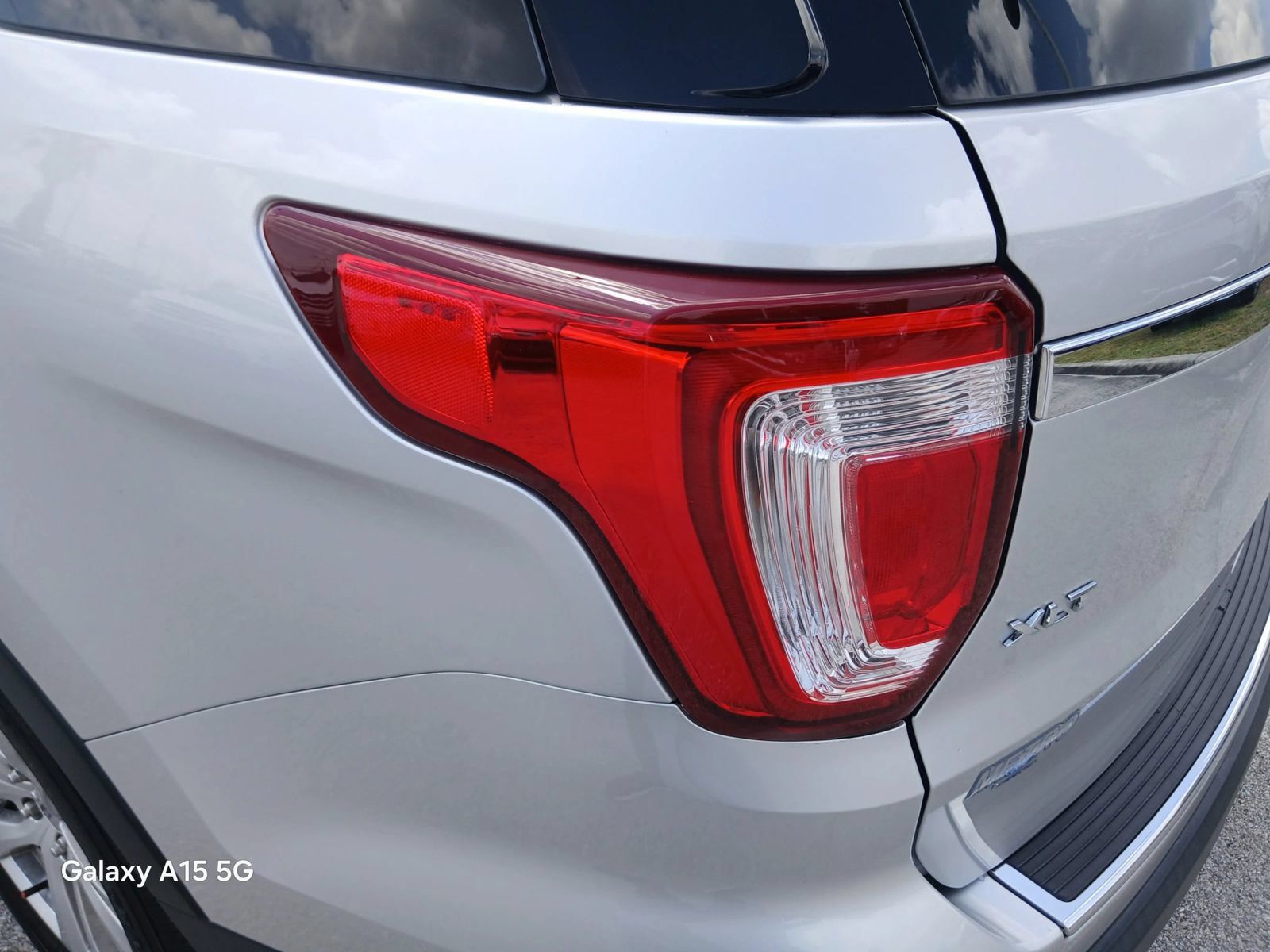 Used 2018 Ford Explorer XLT w/ Equipment Group 202A AWD/4WD image 15