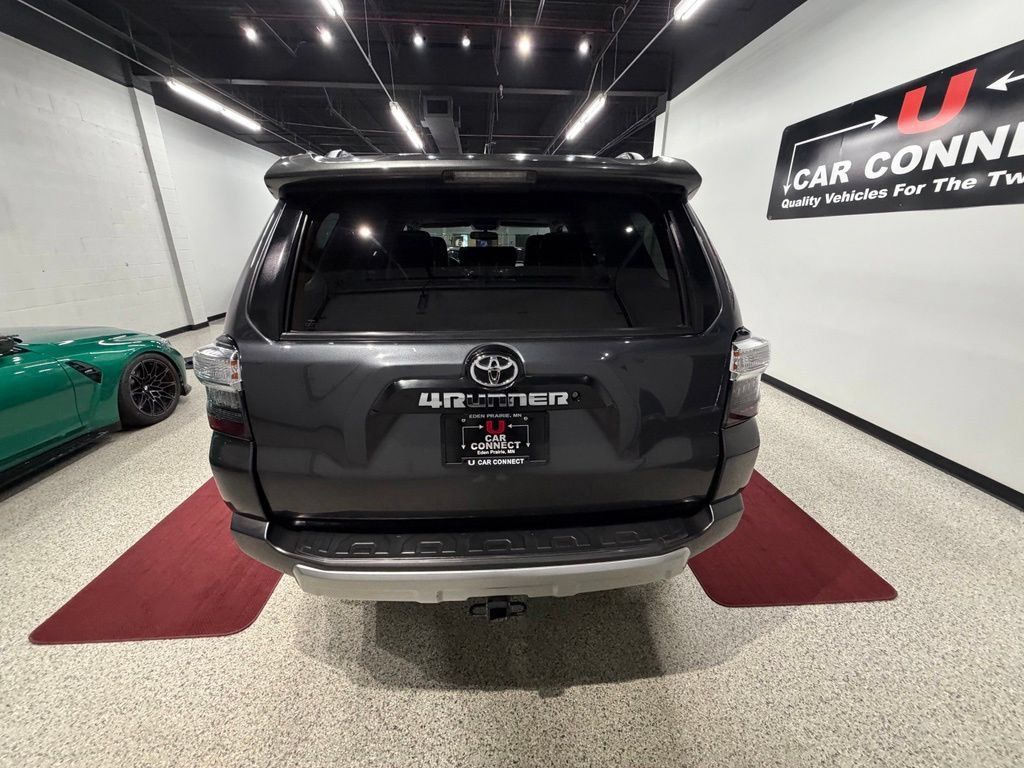 Used 2018 Toyota 4Runner TRD Off-Road Premium AWD/4WD image 17