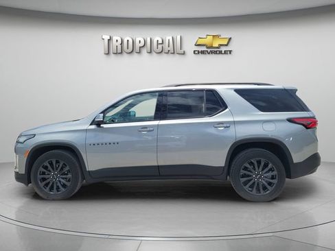 Used 2023 Chevrolet Traverse RS FWD image 2