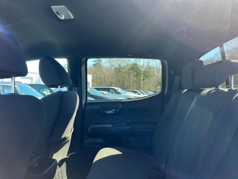 Used 2019 Toyota Tacoma TRD Off-Road w/ Technology Package image 28