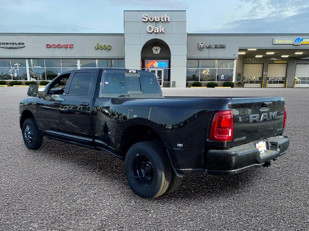 New 2027 RAM 3500 Laramie AWD/4WD image 4
