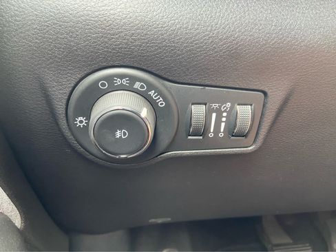 Used 2024 Jeep Compass Latitude AWD/4WD image 27