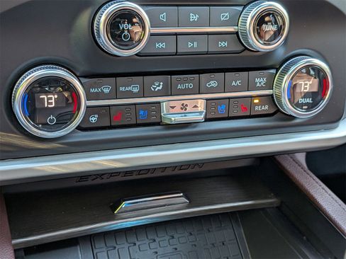 Used 2023 Ford Expedition Limited image 25