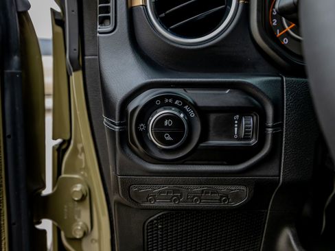 Used 2025 Jeep Gladiator Sport image 22