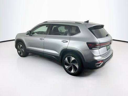Used 2025 Volkswagen Taos SE AWD/4WD image 5
